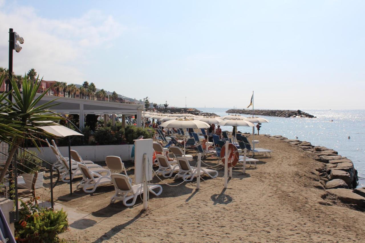 Del Prado Aparthotel Riva Ligure Kültér fotó