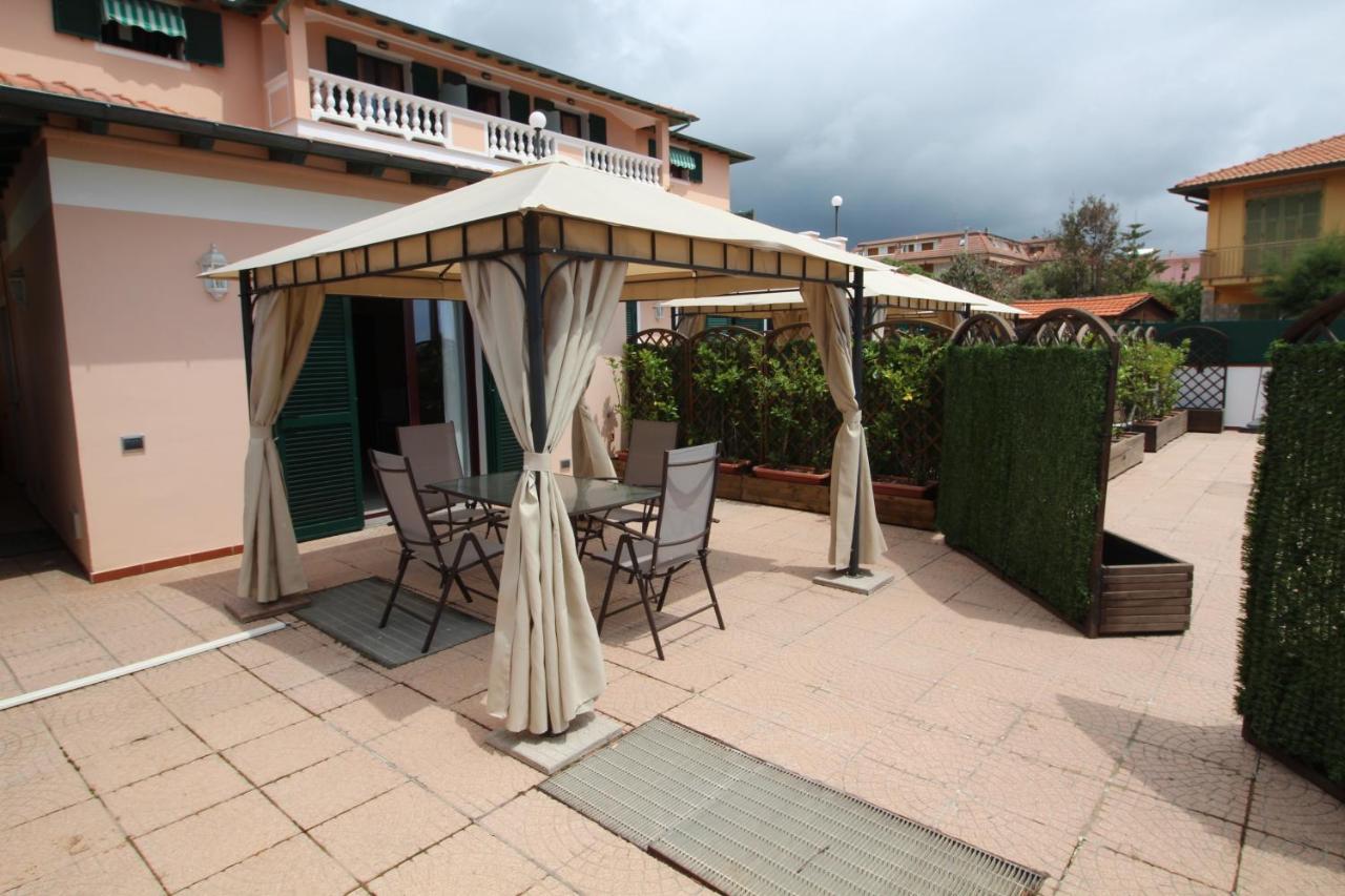 Del Prado Aparthotel Riva Ligure Kültér fotó