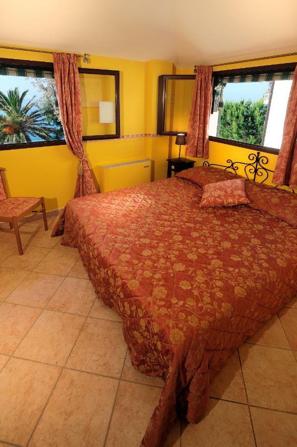 Del Prado Aparthotel Riva Ligure Kültér fotó