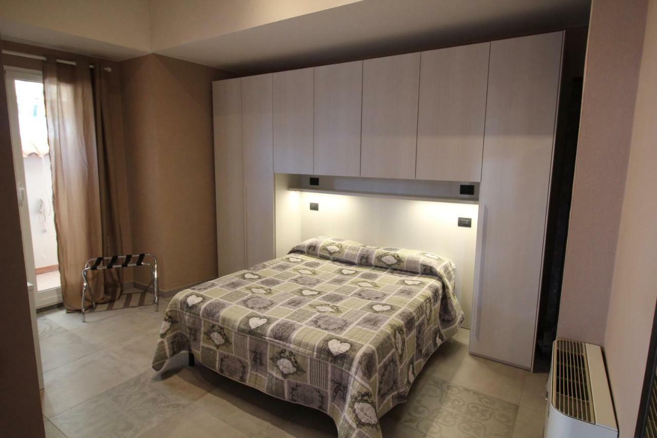 Del Prado Aparthotel Riva Ligure Kültér fotó