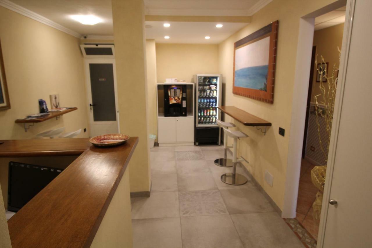 Del Prado Aparthotel Riva Ligure Kültér fotó