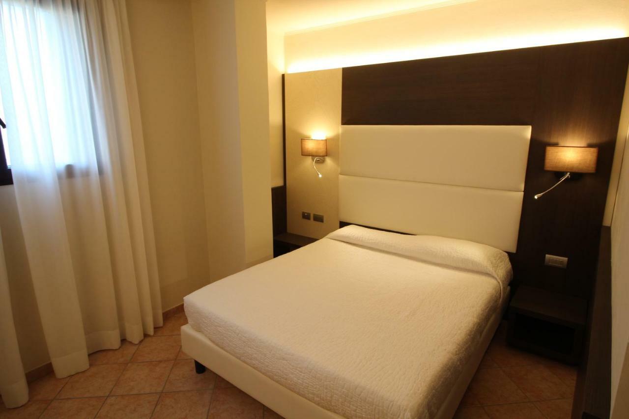 Del Prado Aparthotel Riva Ligure Kültér fotó