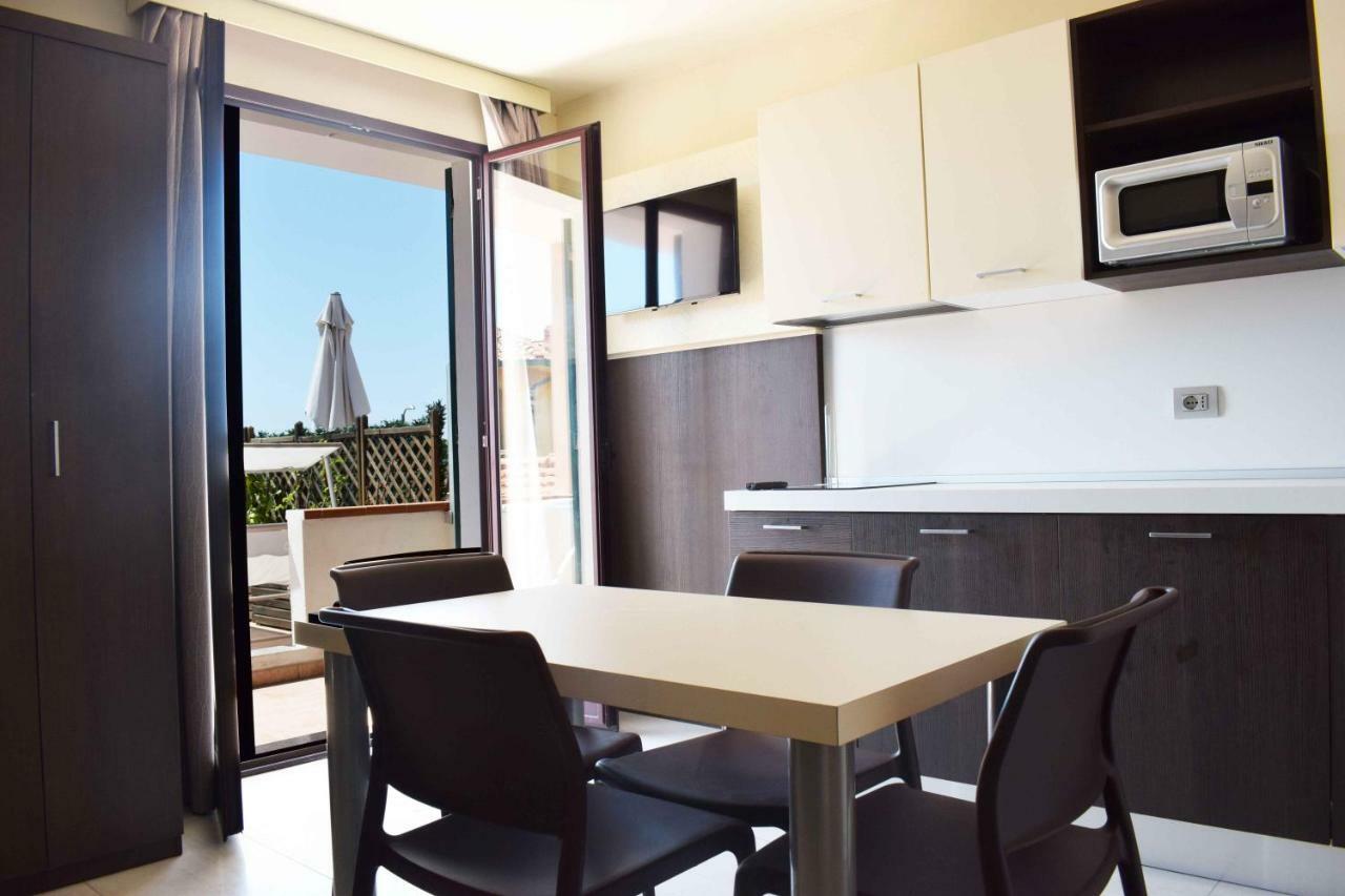 Del Prado Aparthotel Riva Ligure Kültér fotó
