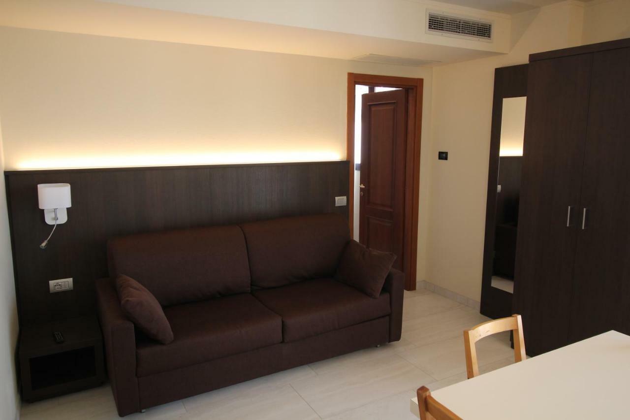 Del Prado Aparthotel Riva Ligure Kültér fotó