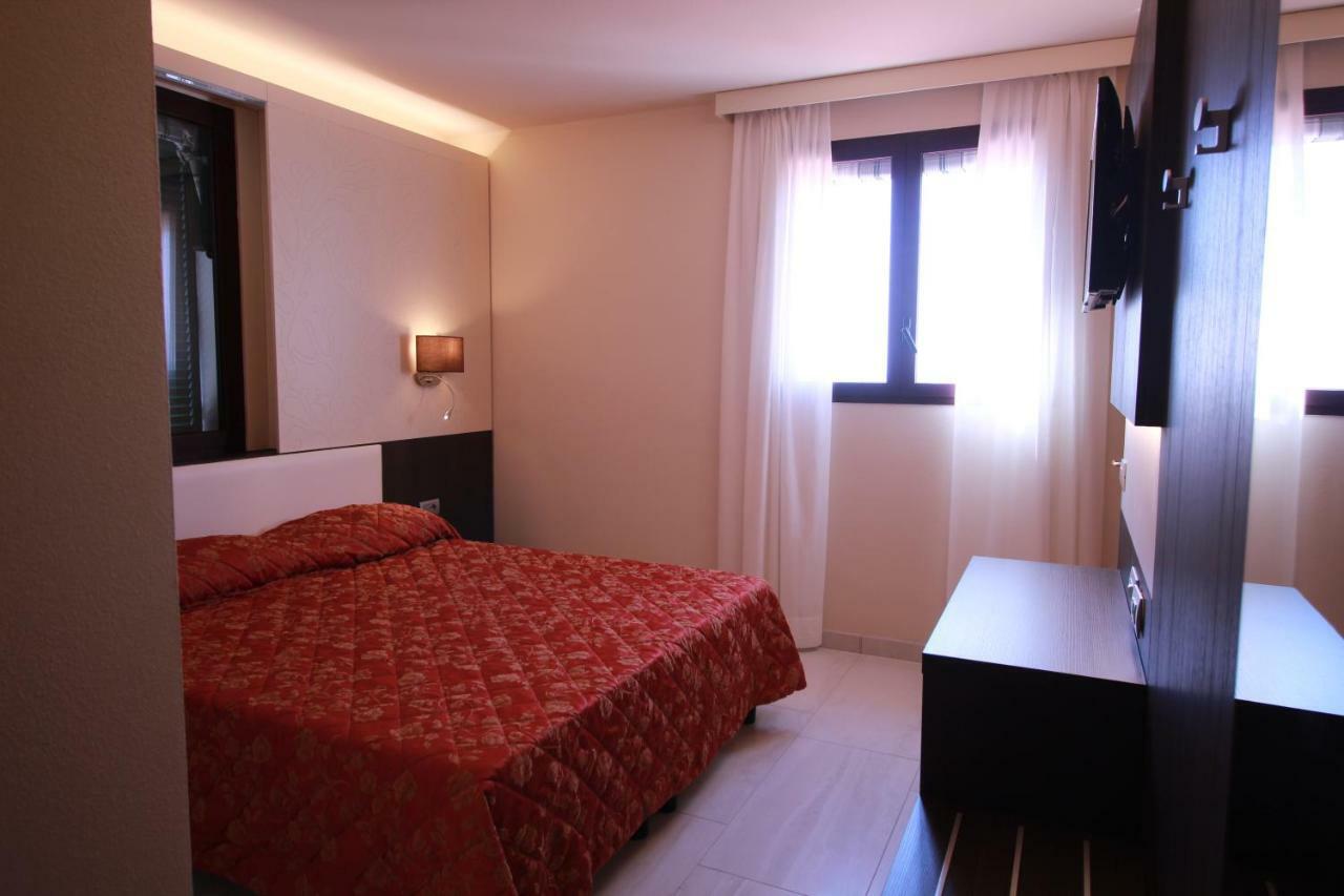 Del Prado Aparthotel Riva Ligure Kültér fotó